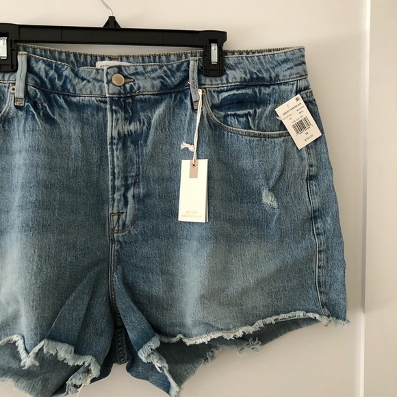 Good American Blue Cut Off Shorts 18 - Picture 4 of 9